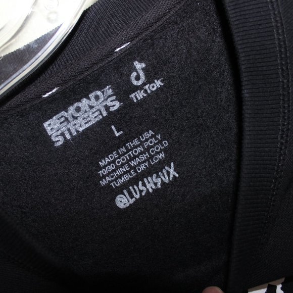 new oversized unisex Lushsux x TikTok Holiday Sweater Beyond The Streets USA - Picture 4 of 4